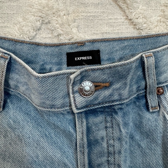 Express High-Rise Rigid Denim Shorts - Light Wash, Size 8 - Picture 6 of 6
